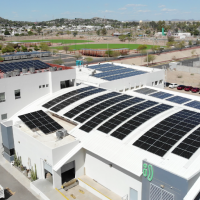Paneles solares en operación, instalados por Chesol Energy.