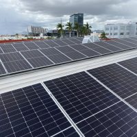 Paneles solares en operación, instalados por Chesol Energy.